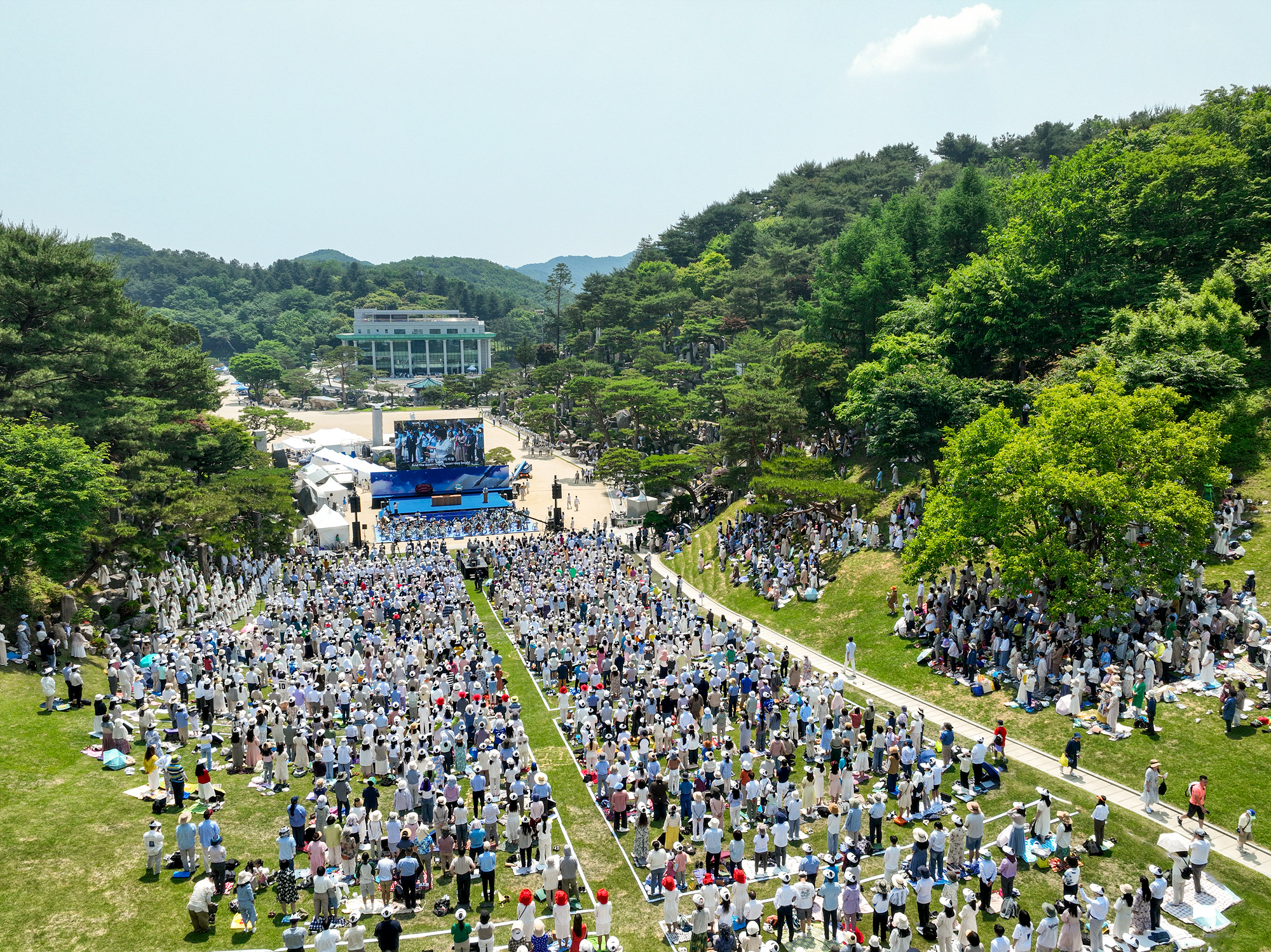 25년 6월 1일 알파날, 월명동 자연성전에 새신자들과 인도자들이 모였다